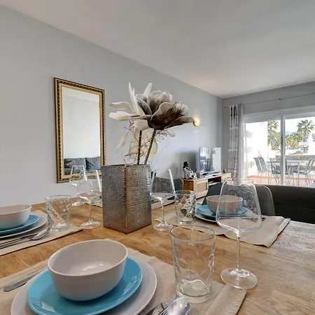 Charming Beach Side Holiday Apartment Estepona